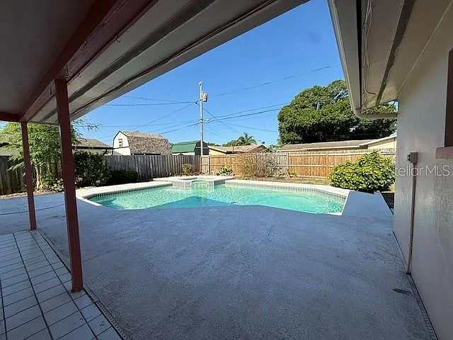 1884 Yale Dr — Photo 5