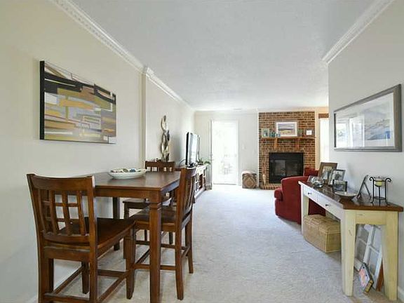 3rd image of 933 Wildwood Square Ct