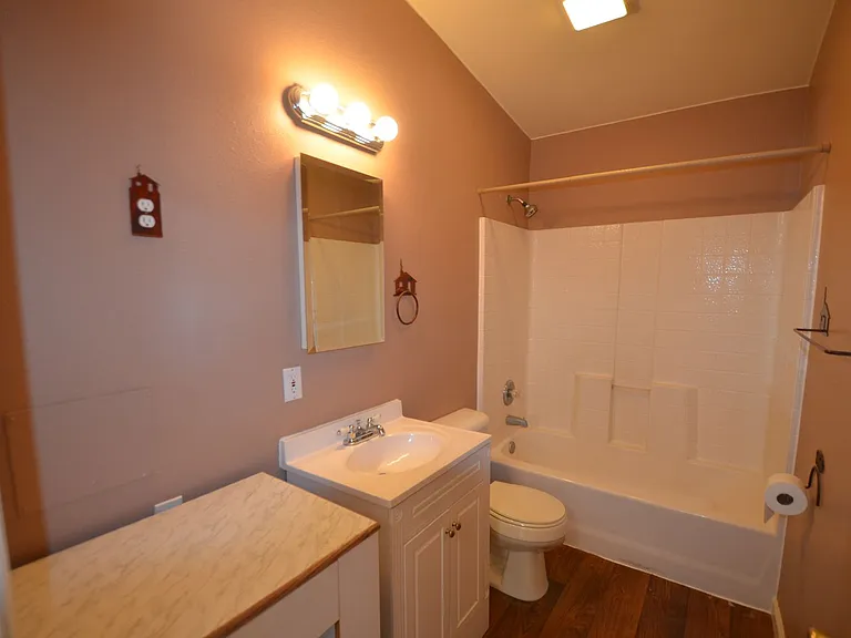 429 Front St — Photo 12