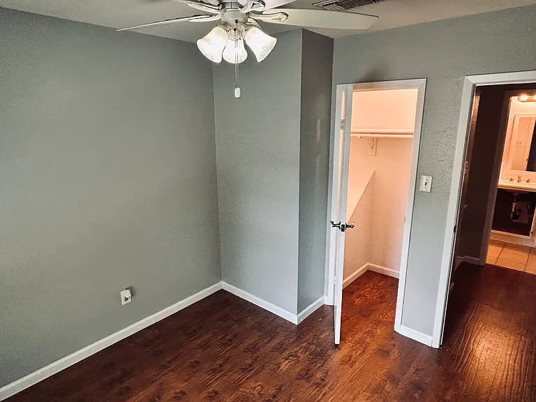720 Memorial Mews St #B — Photo 11
