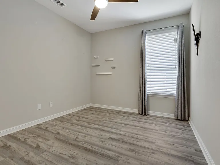 1513 Canary Ln — Photo 8