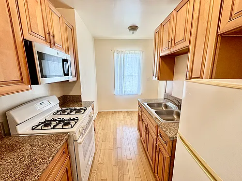 169 N La Peer Dr #105 Photo 1