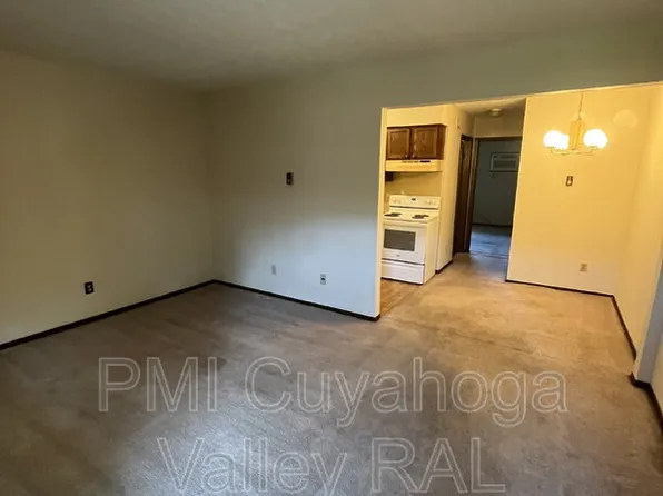 1757 S Arlington St APT 2, Akron, OH 44306