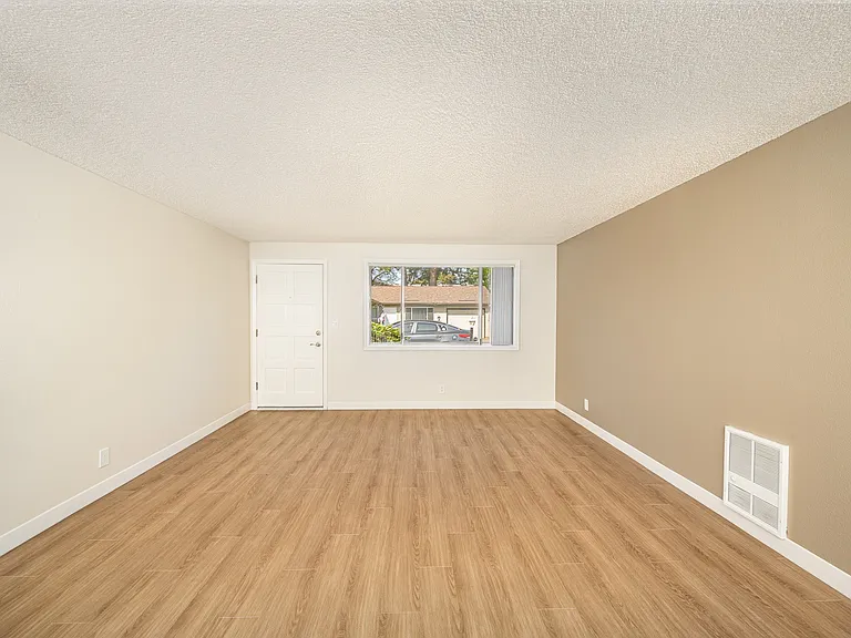 Hopkins Horizon Apartments — Photo 24