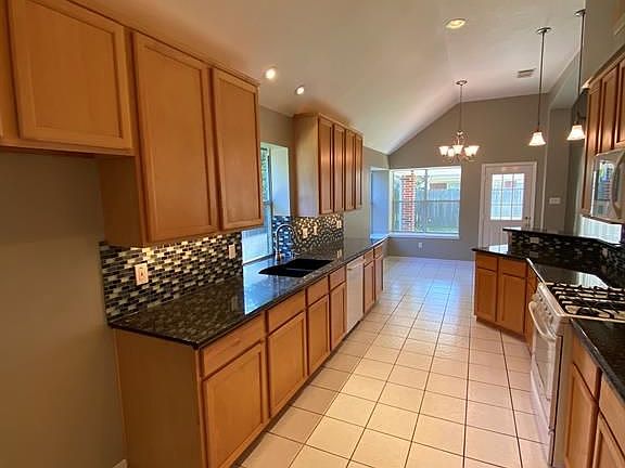 4th image of 1247 Hunter Wood Dr