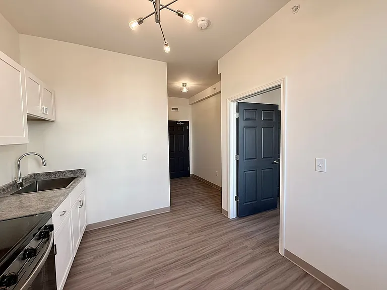 1138 Elm St — Photo 5