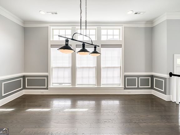 2nd image of 1124 Holly Ave