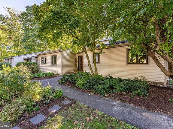 2nd image of 1017 Kennett Way