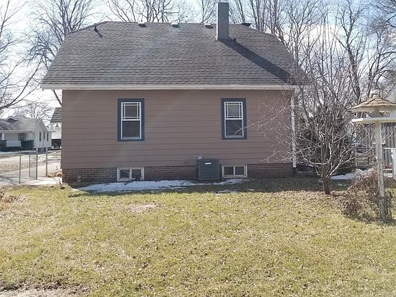 4th image of 608 S 6th Ave W