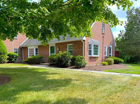 47 Frances Dr, Stoughton, MA 02072