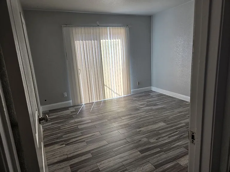 7305 Village Green Dr — Photo 7