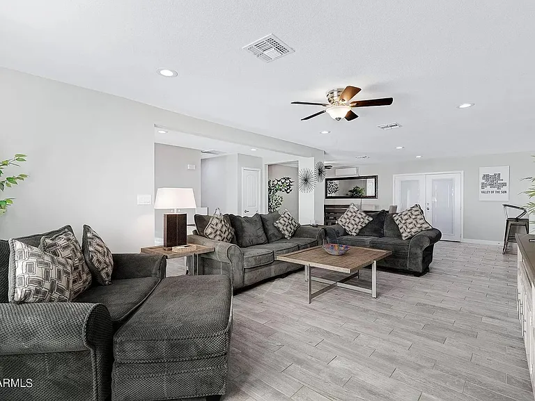 1834 E Alameda Dr — Photo 5