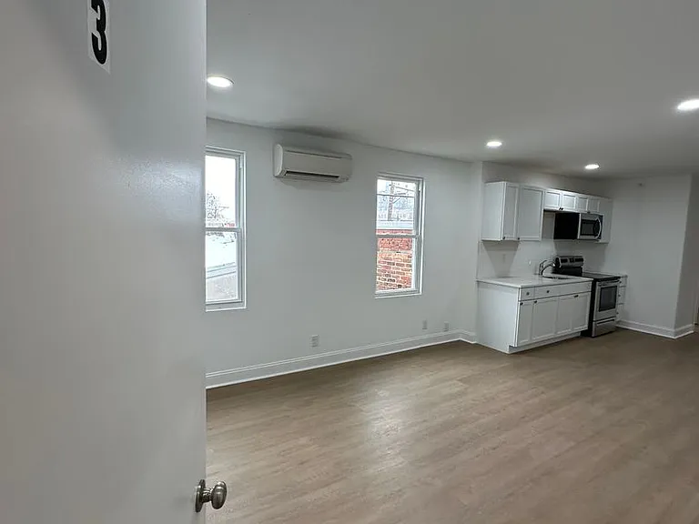 1209 N Franklin St — Photo 3