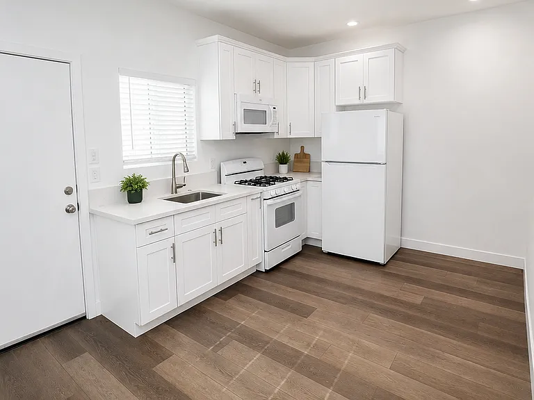 131 W 59th Pl #133-1/2 — Photo 3