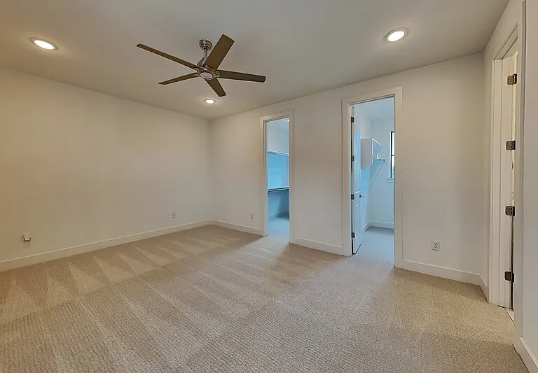 112 E Oscar Dr — Photo 8