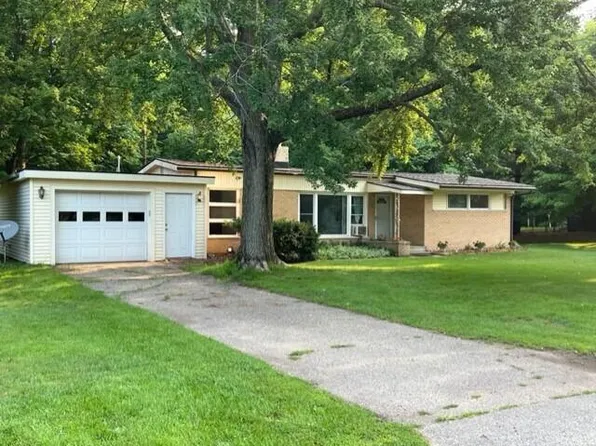 434 N 3rd St, Burr Oak, MI 49030