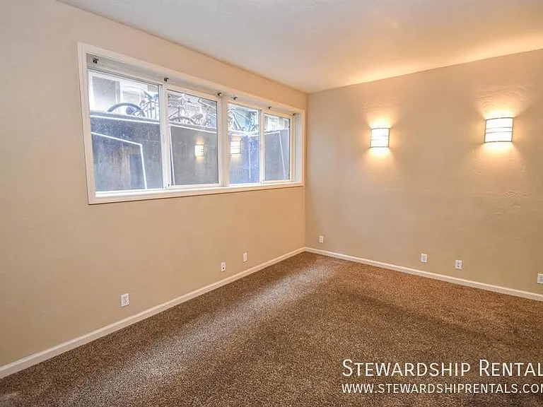 1825 Harris St #1 — Photo 3