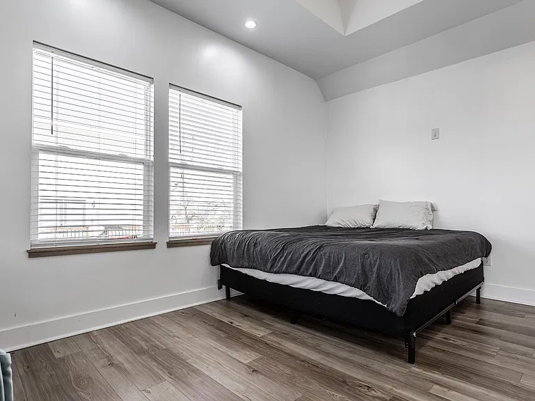 644 N Tacoma Ave — Photo 17