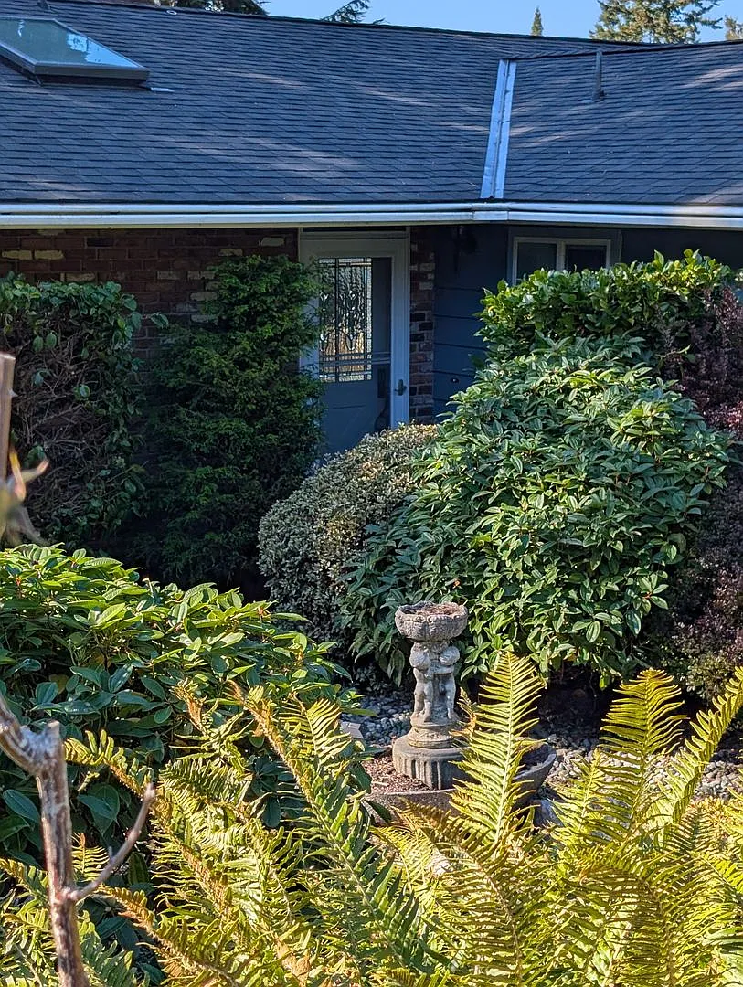 Edmonds Bowl 2 bedroom, 2 bath home — Photo 2