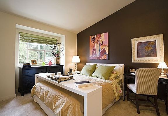 vaulted ceilings & huge master bath