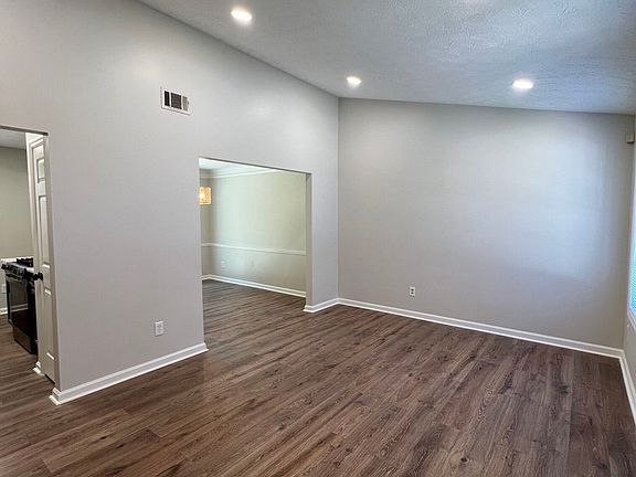 4th image of 851 Shore Dr