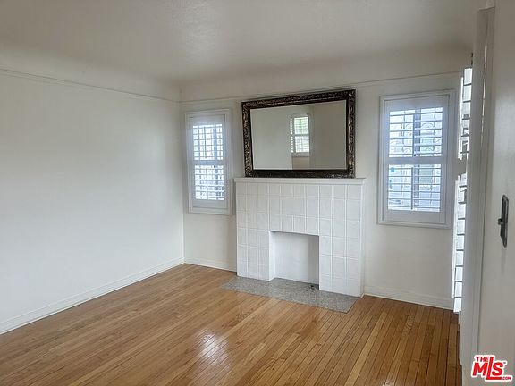 5th image of 2067 W 65th Pl