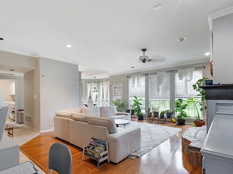 3204 Chaucer Ln — Photo 10