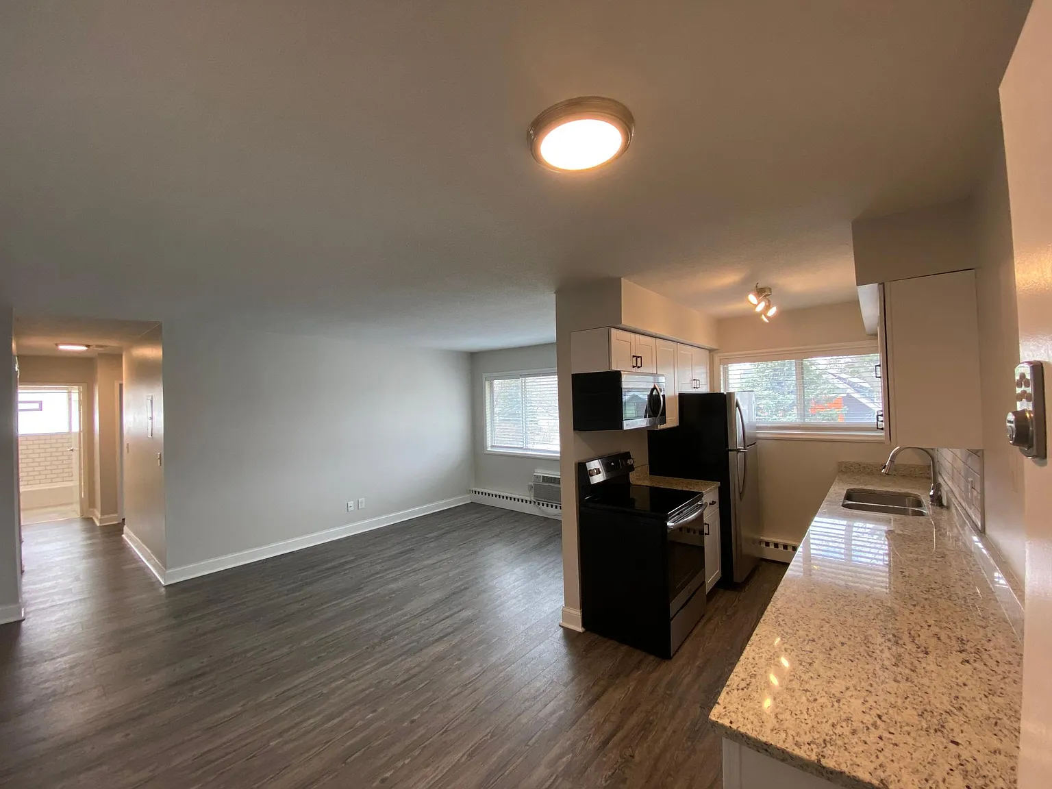 2 bed, 900 sqft, $1,350 — Photo 4
