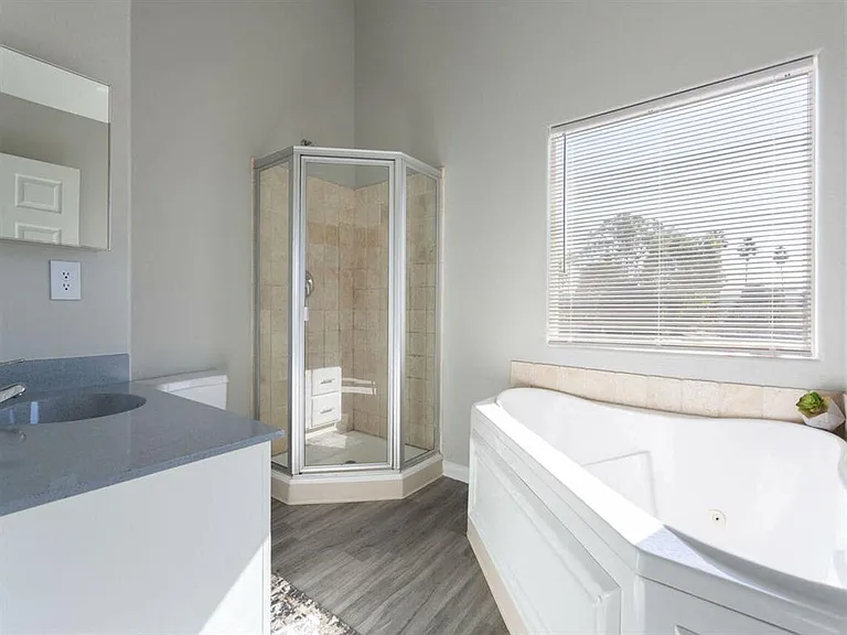 Warner Center Townhomes — Photo 4