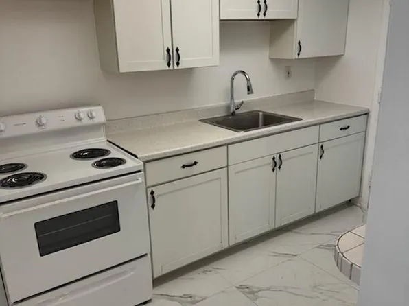2285 NE 172nd St APT 12, North Miami Beach, FL 33160