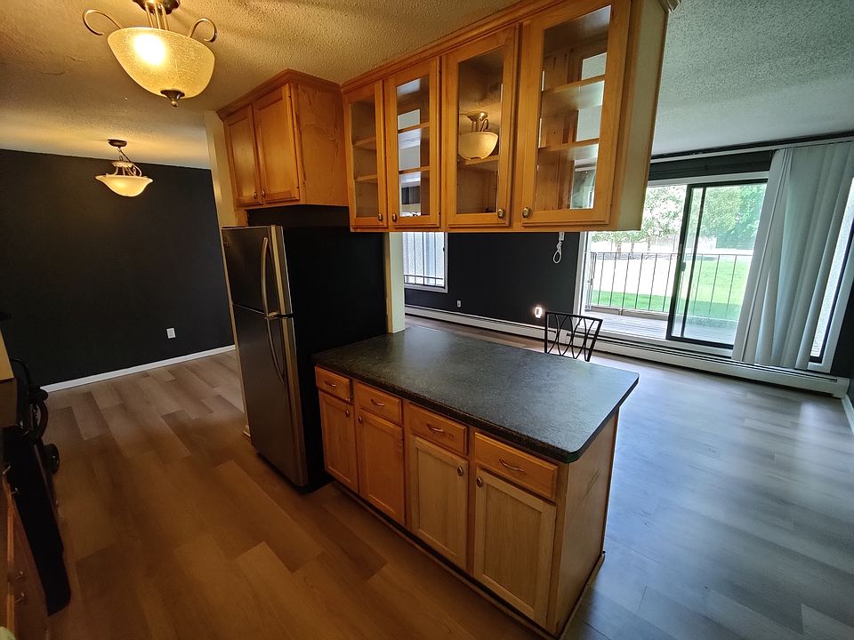 Open floor plan - living/kitchen/dining room