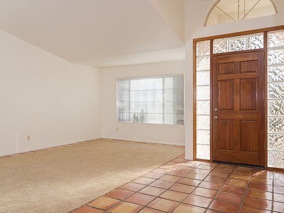 3rd image of 920 W Graythorn Pl