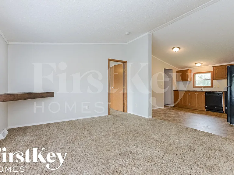 3304 N Spring St — Photo 4