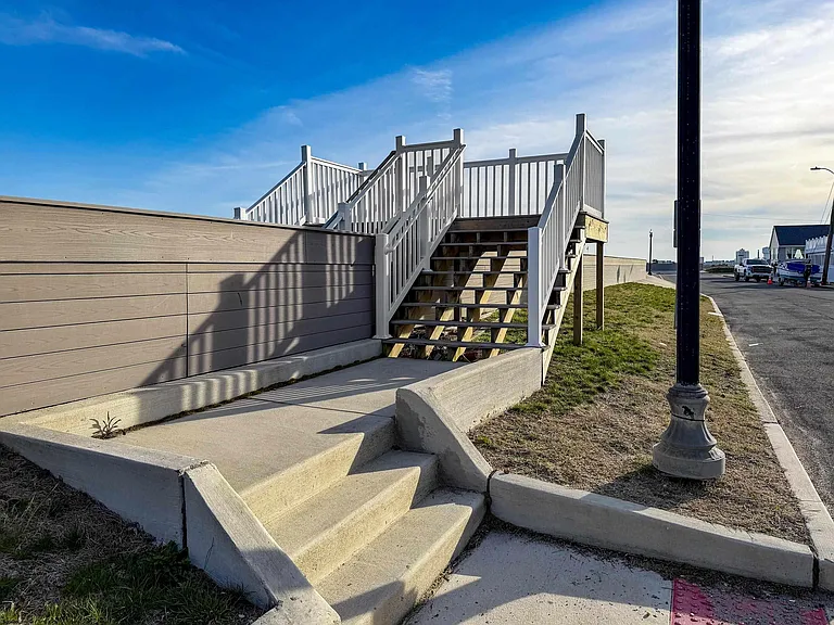361 N Richmond Ave — Photo 37