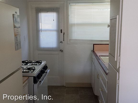 4th image of 815 Loring St