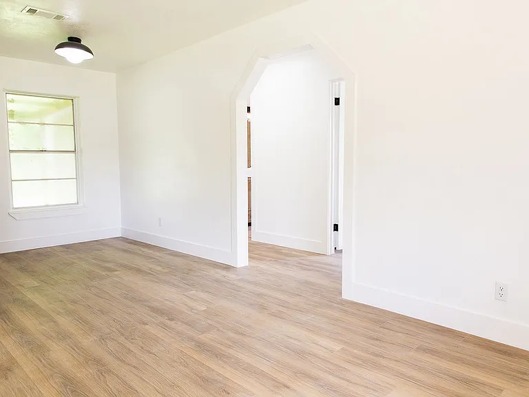 Dining room corner, Hallway to bedrooms