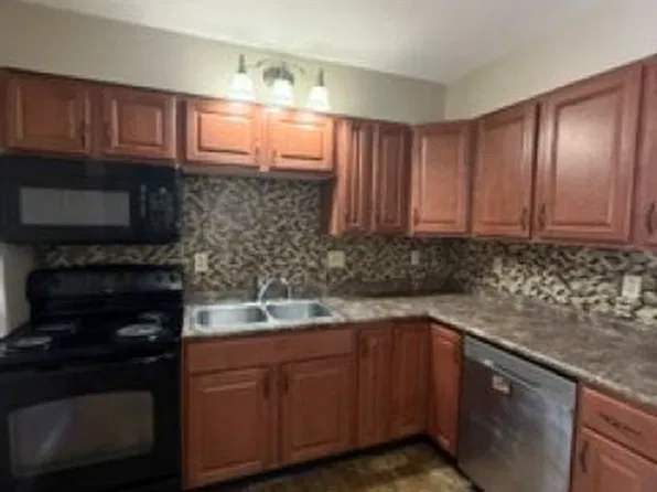 7701 Walnut Creek Dr, Florence, KY 41042