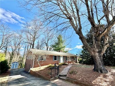 2565 Weymoth Rd, Winston Salem, NC, 27103