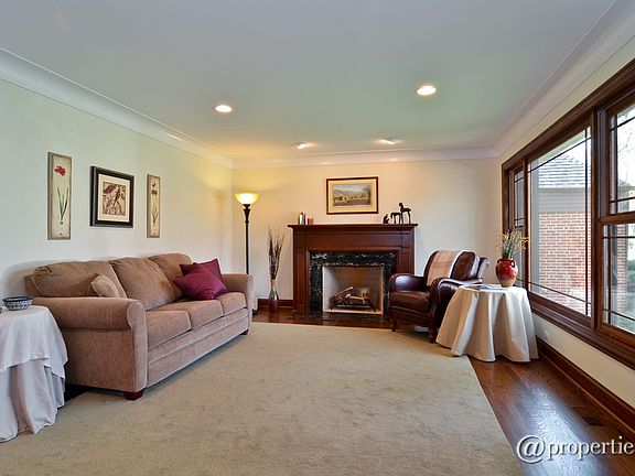 Foyer/Living Room