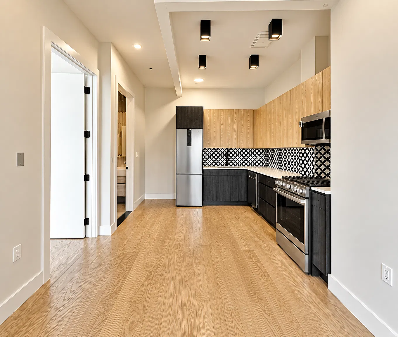 1153 Broadway — Photo 2