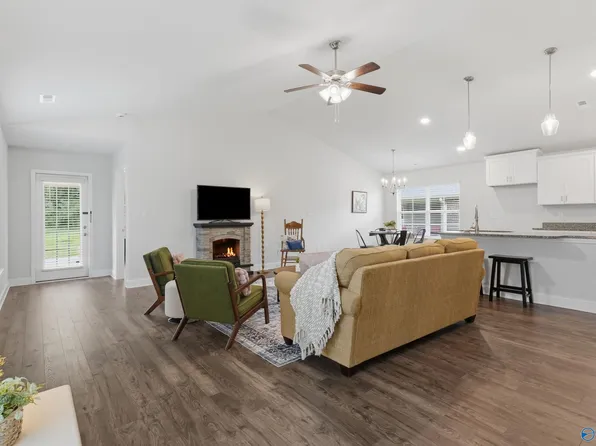 15423 Lapwing Cv, Athens, AL 35611