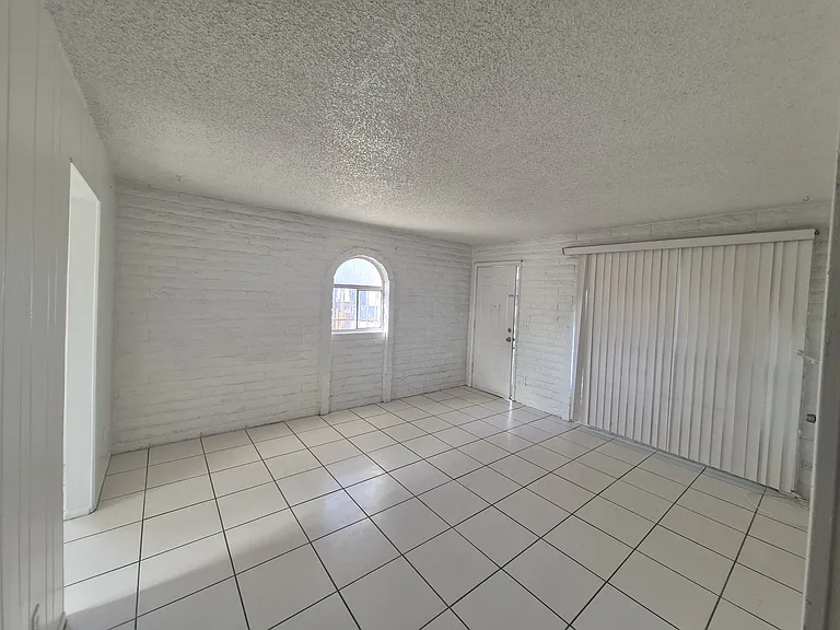 4919 W Glenn Dr — Photo 4