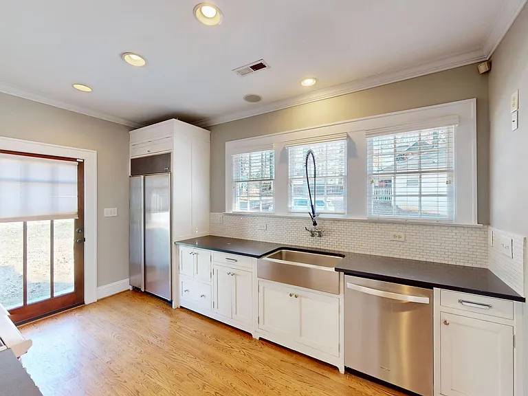 2100 Rozzelles Ferry Rd — Photo 13
