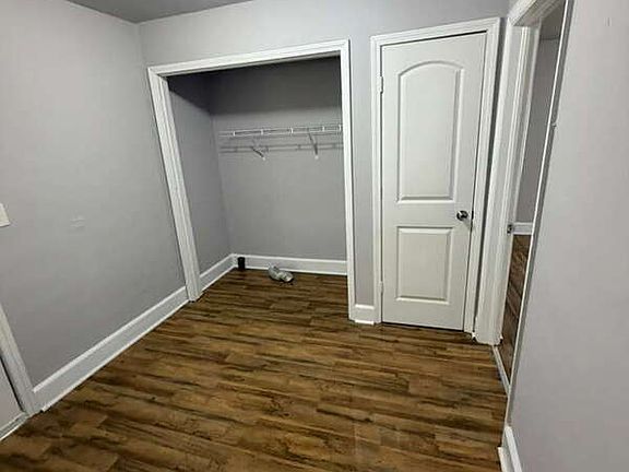 4th image of 215 Poplar St