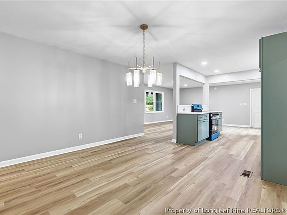 5th image of 1934 Forest Hills Dr