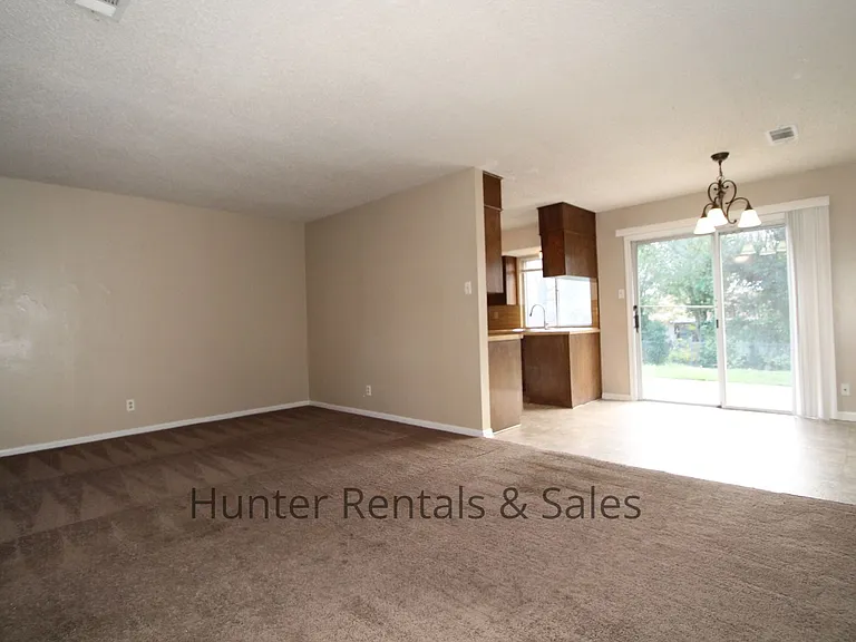2810 Lawndale St — Photo 9