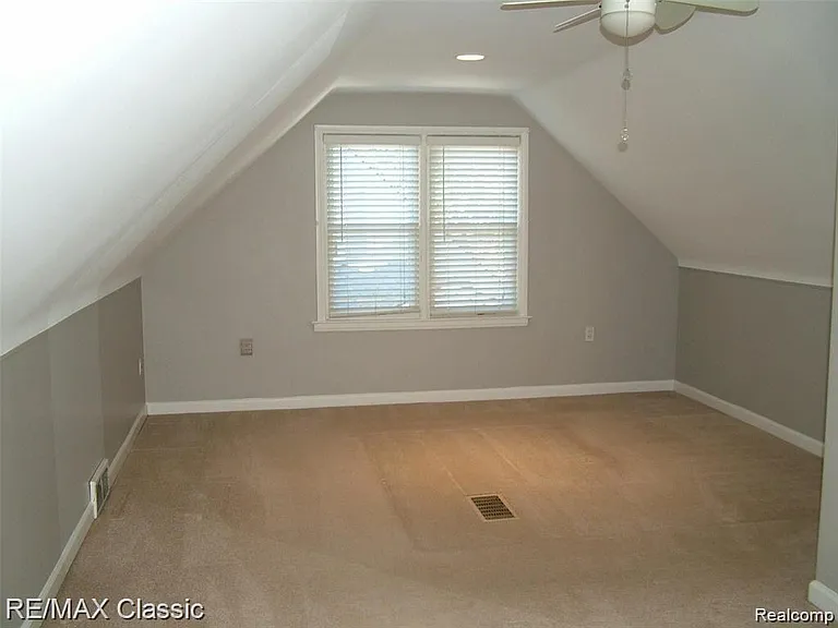 2702 N Main St — Photo 13