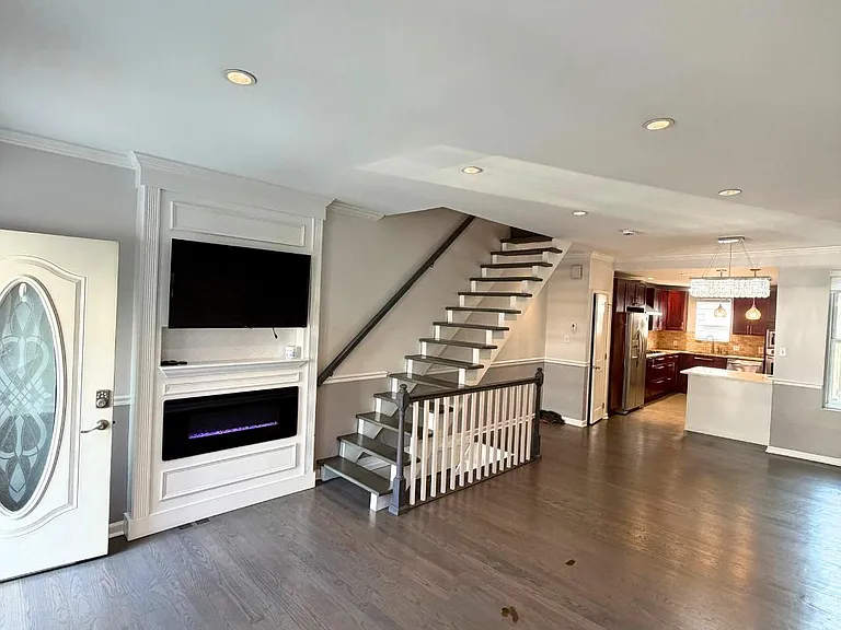 2632 S Hicks St — Photo 1