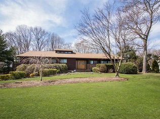 5 Fox Hollow Ridings Rd, Northport, NY 11768