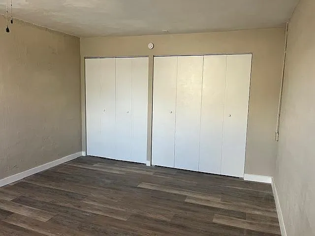 bedroom (closet doors)
